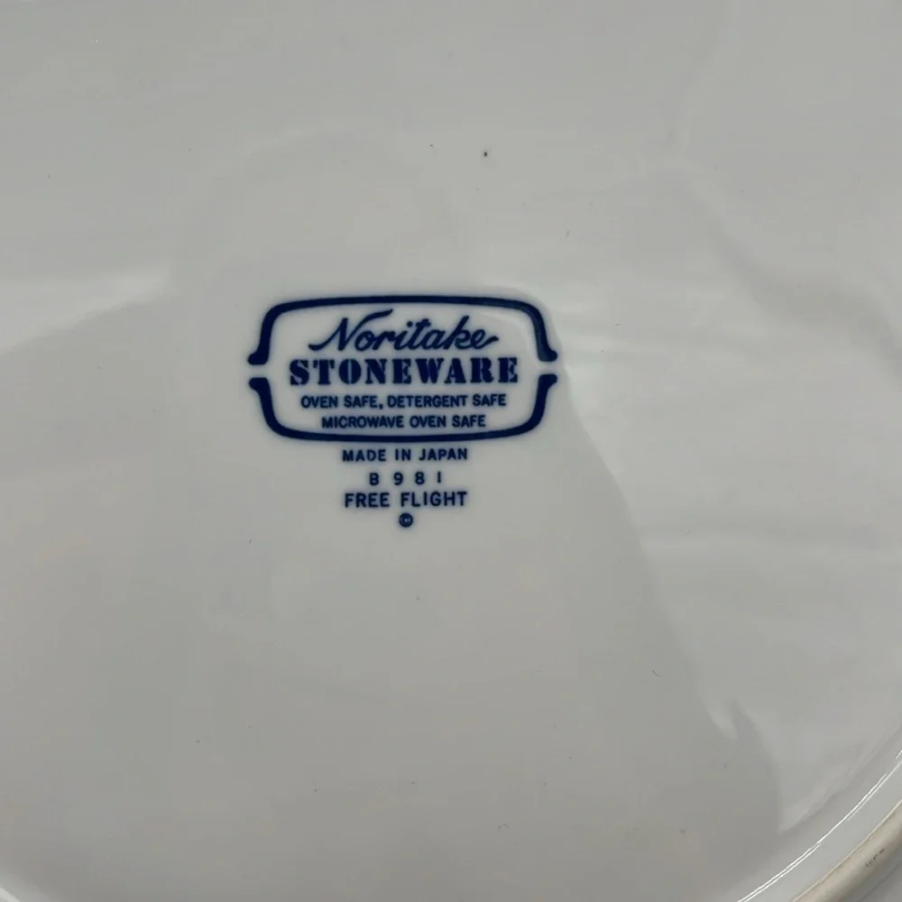 Noritake Stoneware Free Flight B981 Balloon 10.5in Dinner Plate